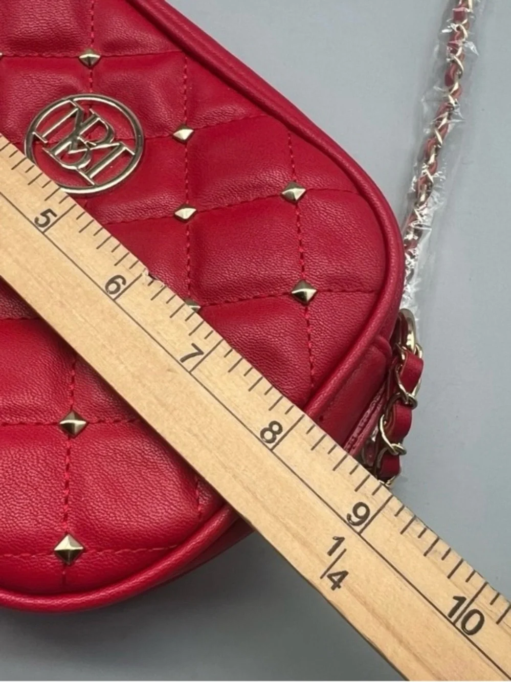 Badgley Mischka Red Diamond Quilted Chain Camera Bag - NWT! - Picture 6 of 9